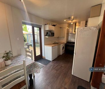 2 bedroom semi-detached house to rent - Photo 5