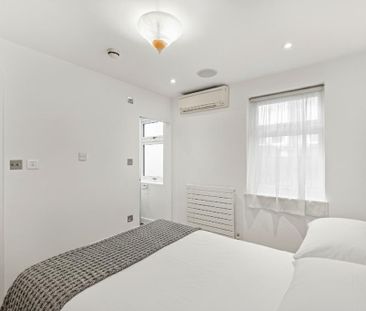 4 bedroom mews to rent - Photo 4