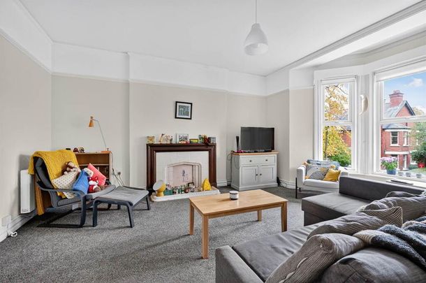 Apt 4, 52 Myrtlefield Park, Belfast, BT9 6NF - Photo 1