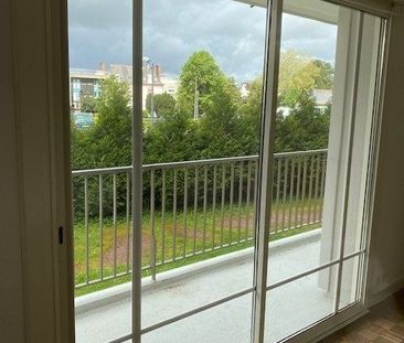 Grand appartement type 2 avec balcon et cave proche Centre ville - Photo 2