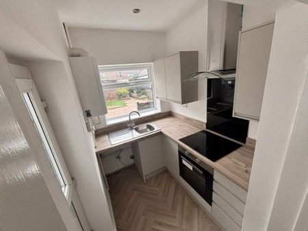 2 bed Terraced - To Let - Photo 2