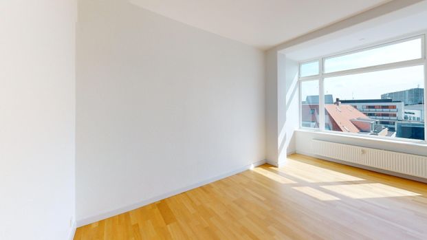 <b>Moderniseret 3-værelses lejlighed med altan</b><br> - Foto 1