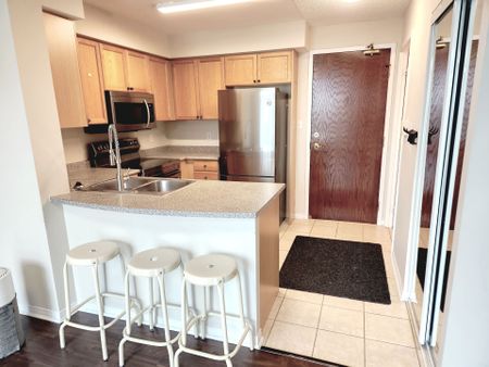 For Lease - 51 Baffin Court Unit# 722, Richmond Hill, Ontario - Photo 2