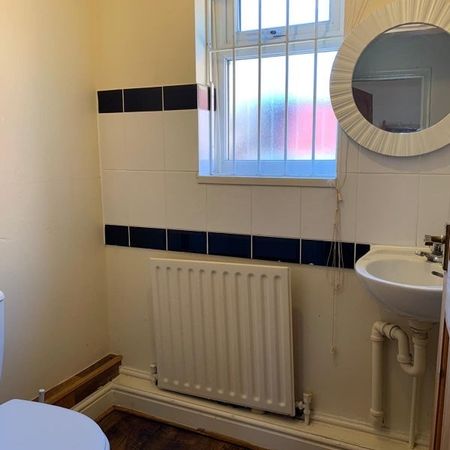 Room in a Shared House, Hartley Road, NG7 - Photo 3