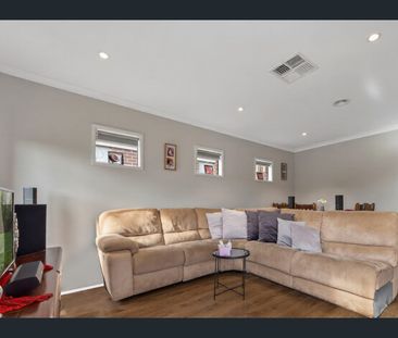 Park Facing In Walking Distance To Wyndham Vale Railway Station - Photo 1