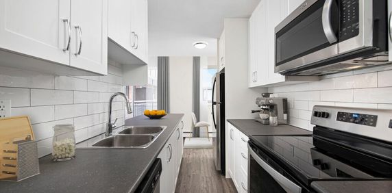 Diplomat Apartments - Photo 2