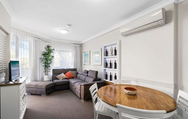 Fully Furnished Apartment in the Heart of Coolangatta - Photo 1