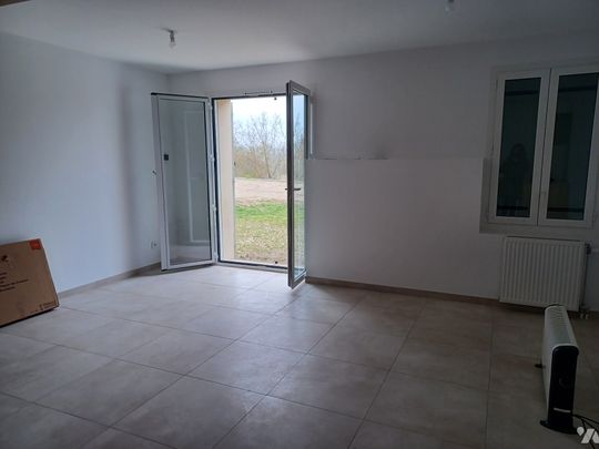 Appartement de 3 pièces de 56,44 m² en duplex rénové avec jardin privatif et 2 stationnements. - Photo 1