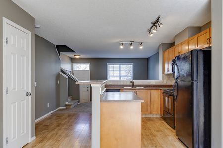 301 Elgin Gardens Southeast, Calgary - Photo 4