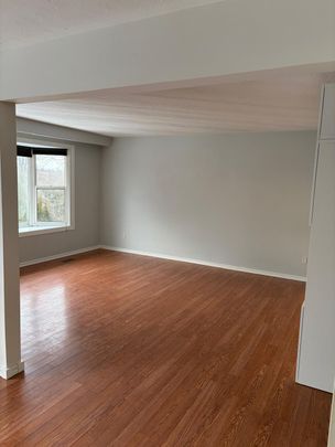 For Lease - 452 Elizabeth Street Unit# Upper, Oshawa, Ontario - Photo 1