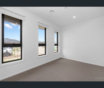 22 Monstera Street, Clyde North, Vic 3978 - Photo 2