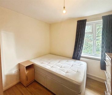 4 bedroom end of terrace house to rent - Photo 3