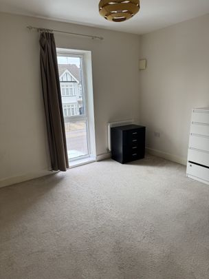 2 Bed Flat, Clarence Avenue, IG2 - Photo 1