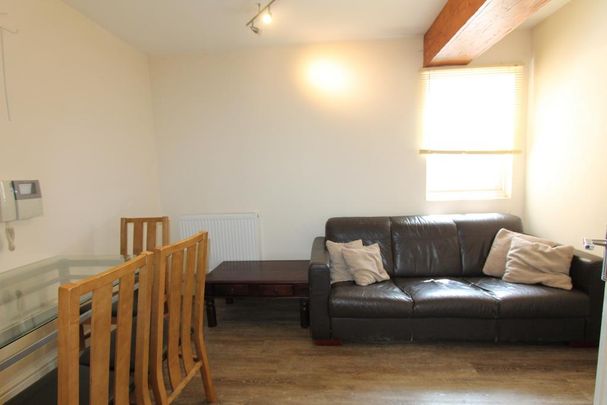 4 bedroom flat to rent - Photo 1