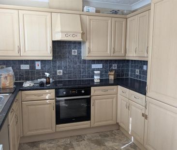 3 bedroom semi-detached house to rent - Photo 6