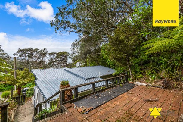 Two Bedroom and One Bathroom in Titirangi! Lawns and Gardens Included! - Photo 1