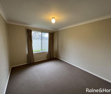 Spacious Two Bedroom Modern Unit - Photo 3