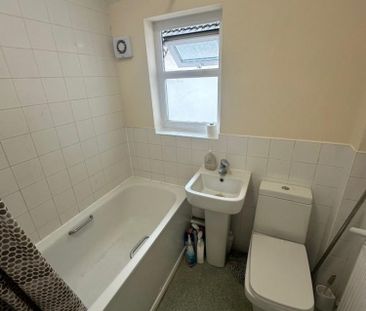1 bedroom Flat To Let - Photo 4