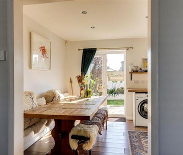 2 bedroom end of terrace house to rent - Photo 3