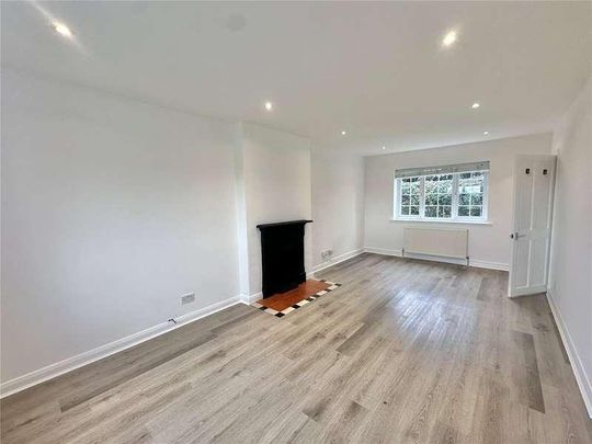 Woodhall Lane, Shenley, Radlett, Hertfordshire, WD7 - Photo 1