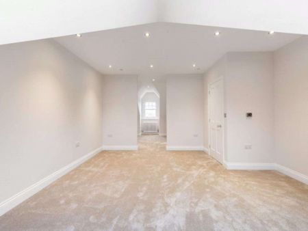 Five bedroom semi detached family home in excellent condition throughout, in a sought after central location. - Photo 3