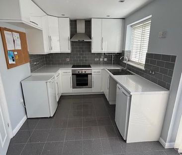 2 bedroom end of terrace house to rent - Photo 4