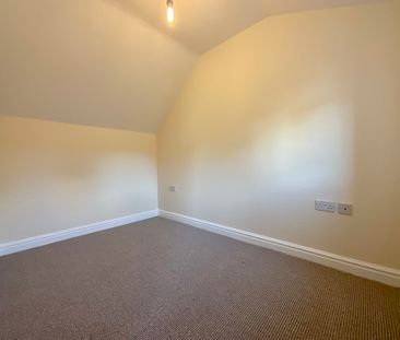 2 bedroom Semi-Detached House to let - Photo 4