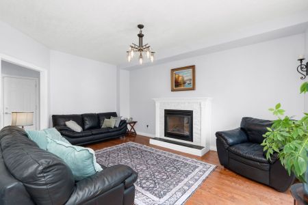 For Lease - 3211 Oak Street, Innisfil, Ontario - Photo 2