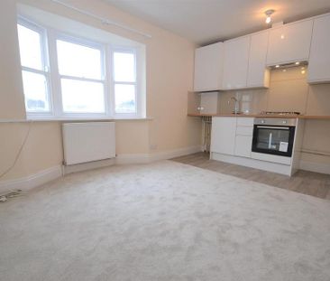 3 bedroom flat to rent - Photo 3