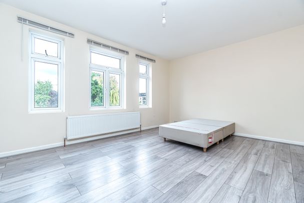 4 Bed Flat, Lower Clapton Road, E5 - Photo 1
