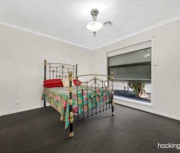 LARGE FAMILY HOME - Photo 5