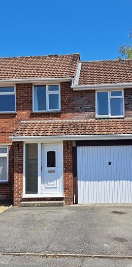 4 bedroom semi-detached house to rent - Photo 1
