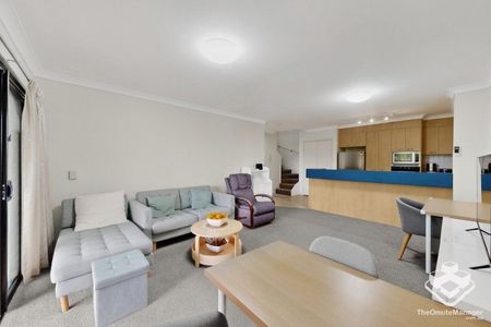 Furnished 2B2B Apartment at heart of Toowong - Photo 3