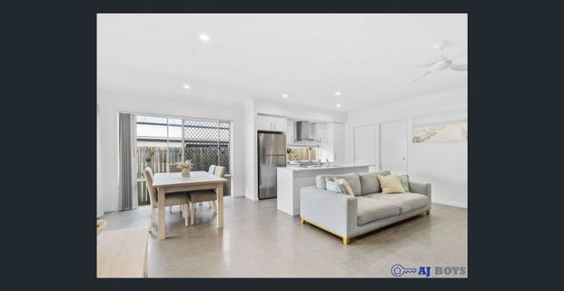 4 Bedroom Contemporary Family House in Coomera - Photo 1