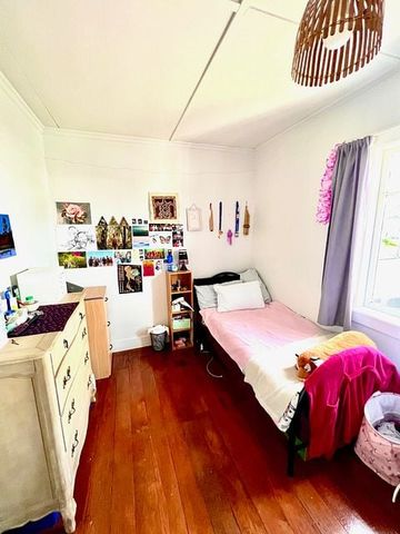 Lyall Bay 6 bed/2 bath Beach House - Photo 2