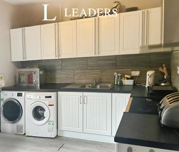 6 bedroom terraced house to rent - Photo 2