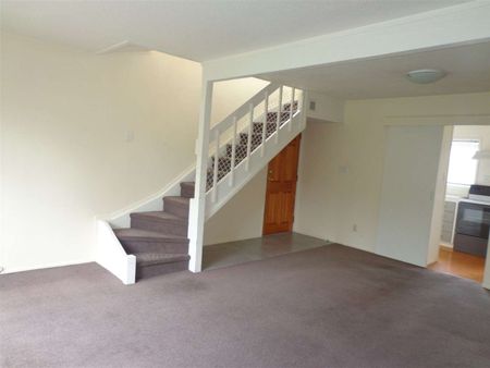 3 BEDROOM TOWNHOUSE IN GREAT LOCATION - Photo 3