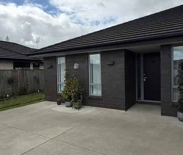 Modern Family Home with & Versatile Living Spaces - Photo 3