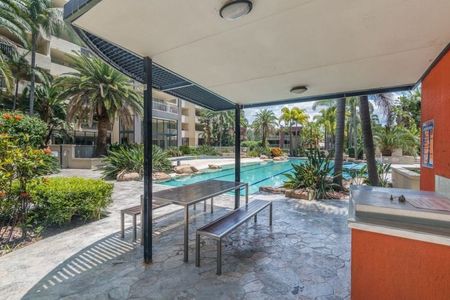 Fully Furnished 1 Bedroom Unit in the Heart of Fortitude Valley + Electricity* Inc! - Photo 4