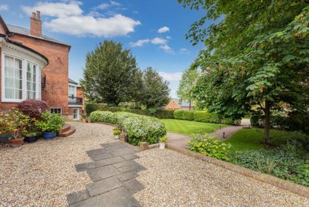 Datchet Lodge, Datchet - Photo 5