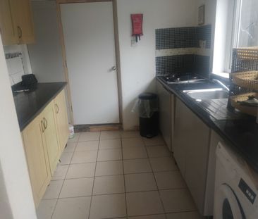 Room in a Shared House, Selby Road, E13 - Photo 5