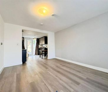 4 bedroom end of terrace house to rent - Photo 3