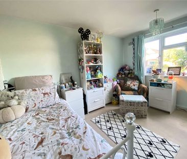 A well-presented ground floor apartment offering single level accom... - Photo 2