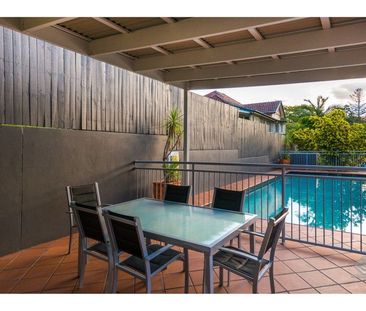 FULLY FURNISHED - Bright and Breezy in the heart of Toowong - Photo 4