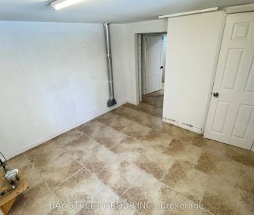 2048 Edinburgh Drive #Lower - Photo 6