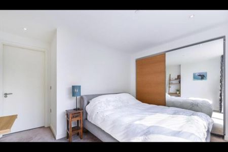 2 Bed Flat, Park Vista Tower, E1W - Photo 3