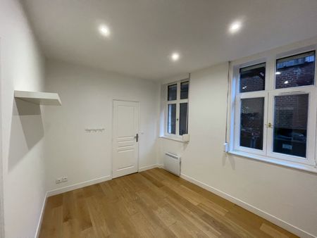 T2 situé 20 rue de Jemmapes dans le Vieux Lille. réf 5685 - Photo 2