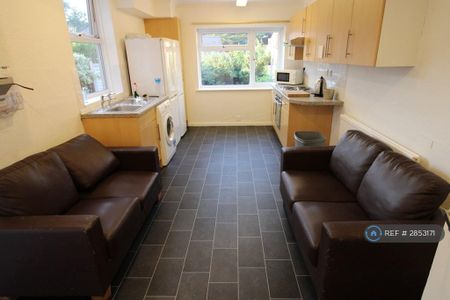 5 bedroom semi-detached house to rent - Photo 3