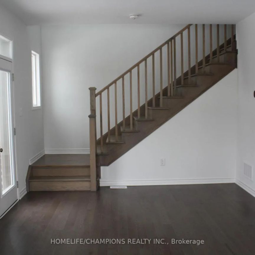 1371 KERRYDALE AVENUE - Photo 1