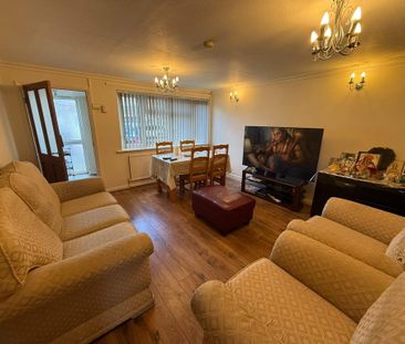 4 bedroom semi-detached house to rent - Photo 3